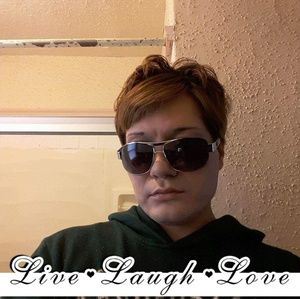 Meet your Posher, Casey